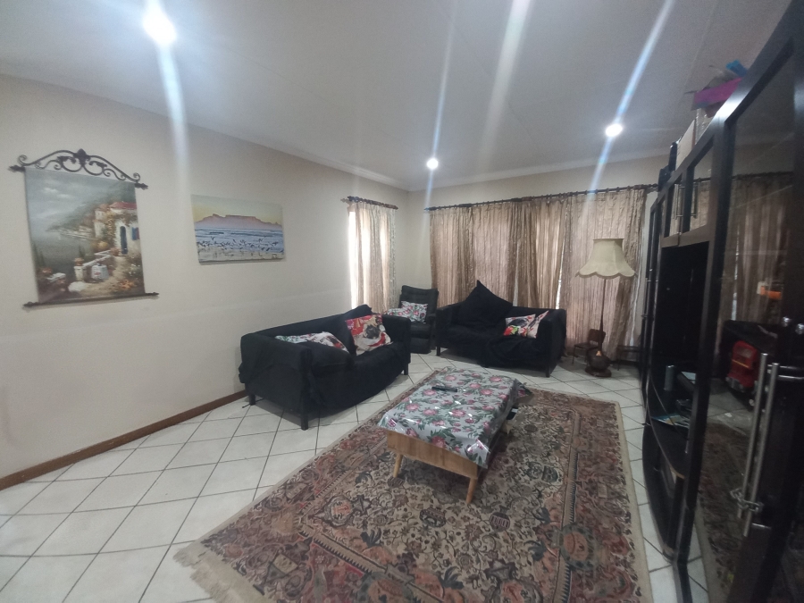 To Let 4 Bedroom Property for Rent in Cashan North West